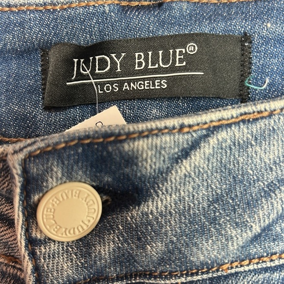 Medium Wash Fray Hem Distressed Jeans - Judy Blue - Picture 3 of 6